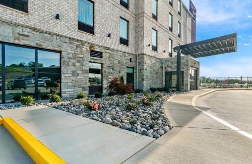 Savannah Hotel | Sleep Inn & Suites Savannah Tennessee Riverfront