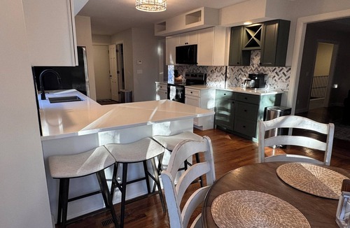 Topeka House | Sleeps 15+, Teams & Families, Lake Shawnee & Sports, Rec Room, Decks & Parking