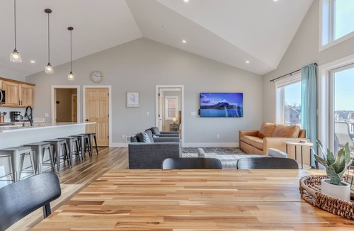 New Lisbon House | Sleeps 16, Beach, Games, WI Dells 28 Miles