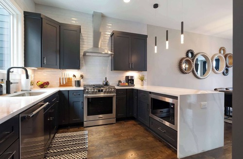 Buena Vista House | Sleeps 24! Broadway Views, Rooftops & Karaoke