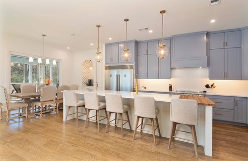 Mount Vernon House | Sleeps 40. Beautiful wooded private retreat, with 3 homes on 120 Acres.