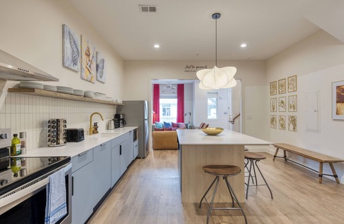 Buena Vista House | Sleeps 44 | 4 Taylor-Inspired Lofts w/Skyline Views & Photo-Worthy Moments