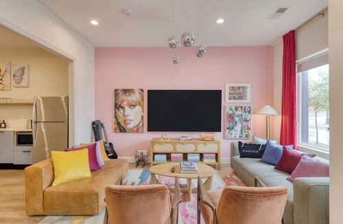 Buena Vista House | Sleeps 44 | 4 Taylor-Inspired Lofts w/Skyline Views & Photo-Worthy Moments