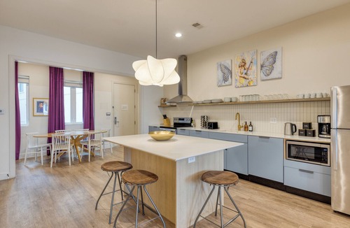 Buena Vista House | Sleeps 44 | 4 Taylor-Inspired Lofts w/Skyline Views & Photo-Worthy Moments