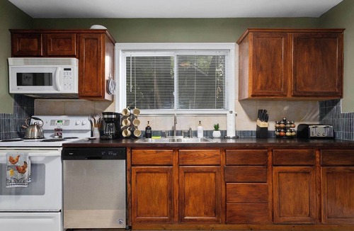 Overland Park House | Sleeps 5 2BR Home in OP Major international sporting event 26