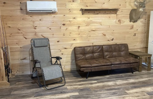 Saffell Cabin | Small cabin, 10-15 minutes from Lake Charles and Raney Brake