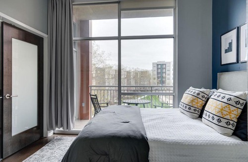 East Nashville House | Smart, Stylish Music City Condo - Concierge, Restaurants, Gym, Rooftop Patio, Parking