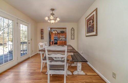 Columbia Villa | Snow Creek Retreat 20 minutes south of Franklin