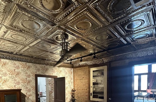 Malvern House | Solve the Judge Glover Mystery and open the safe from the late 1800's !