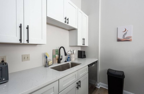 Soulard Apartment | Soulard Gem-Cozy APT- Walk to Downtown STL! WIFI
