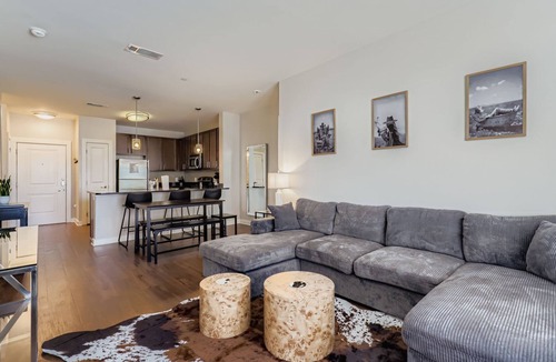 The Gulch Apartment | Southern Chic | 2BR/2BA Downtown Stay