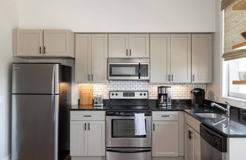 12 South House | Spacious 12South Townhome Near Shopping, Restaurants, & Across from Sevier Park