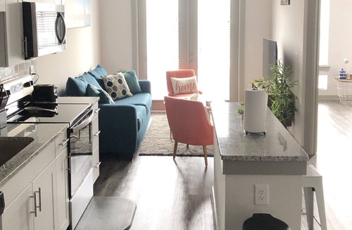 Hurwood Heights Apartment | Spacious 1bedroom w/pool&gym walking distance from Geodis Park