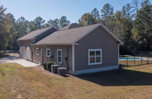 Kingsland House | Spacious 1BR Retreat, Private Pool, and Near Kings Bay Base