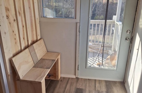 Harrison House | Spacious 3-bedroom Harrison Lodge with AC and scenic Hottub