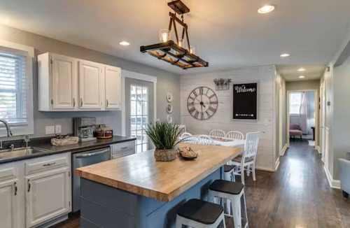 Hendersonville House | Spacious 4-bedroom house in adorable Hendersonville with AC