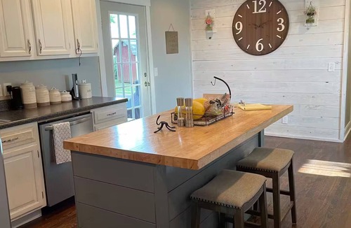Hendersonville House | Spacious 4-bedroom house in adorable Hendersonville with AC