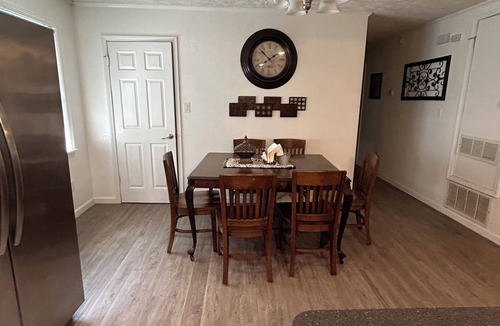 Jones Mills House | Spacious 5-bedroom house on quiet deadend road in Malvern with AC, WiFi