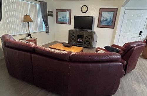 Jones Mills House | Spacious 5-bedroom house on quiet dead end road with AC, WiFi
