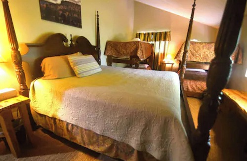 Fox Cabin | Spacious 5-bedroom lodge with WiFi, AC in charming Fox