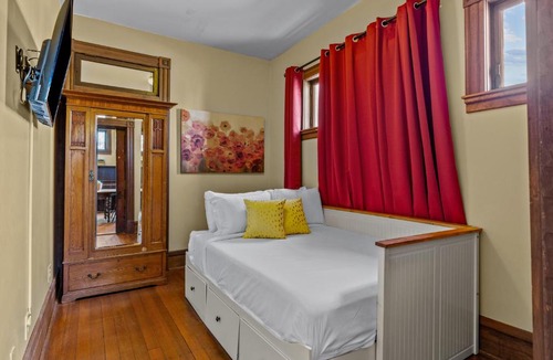 Lafayette Square House | Spacious 5BR Home in Historic Lafayette Square | Ensuite Baths | Dog-Friendly