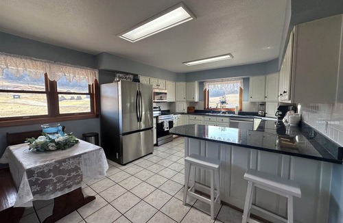 Sextonville House | Spacious 6-bedroom house in the hills of the Driftless Area