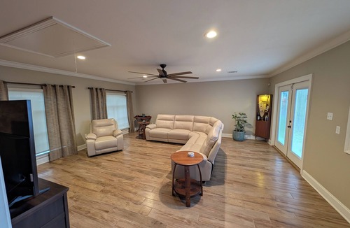 Freetown - Port Rico House | Spacious and bright 2-bedroom house in Freetown, Lafayette 1 mile from downtown.