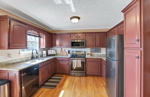 Columbia House | Spacious, Centrally Located Southern Charmer!