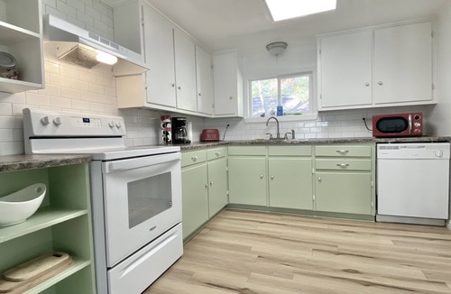 St. Marys House | Spacious & Comfy 4 bedroom Home in old St. Marys.