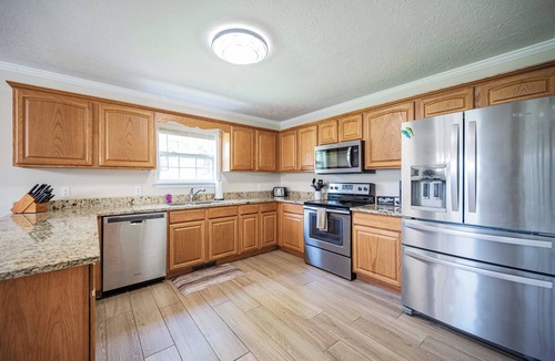 Ashland City House | Spacious Home 25 minutes from Nashville! Sleeps 15