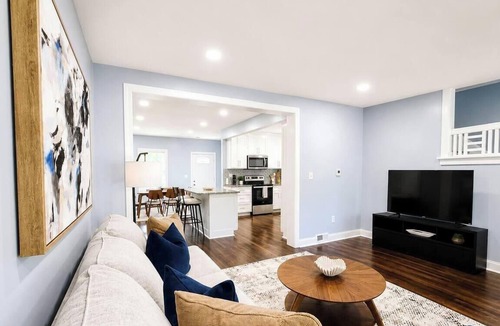 Kansas City House | Spacious Renovated Home Sleeps 7 Near Downtown