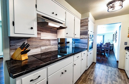 Ashwaubenon House | Spacious Townhouse - 1 mile from Lambeau