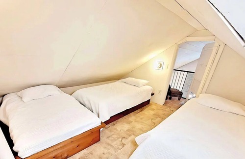 Forest Junction House | SPECIAL Book 4 nights get 3 FREE Nov-April ONLY