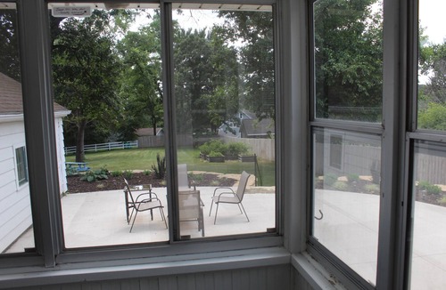 Dubuque House | Spring into Dubuque: Stroll, Shop, Sip & Stay in our Charming Cozy Bungalow!