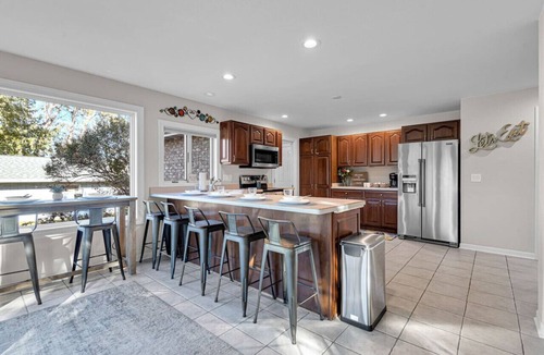 Winneconne House | Spruce Channelview Oasis - Waterfront-8beds-Games
