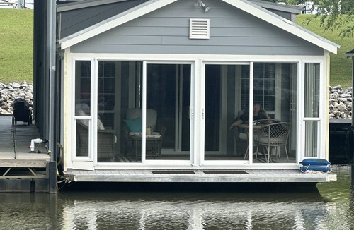 Bainbridge Boat Rental | SS MINNOW n55' Houseboat on the Flint River, a floating oasis!