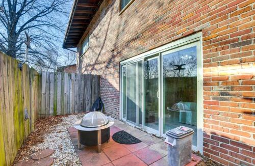 Airport Township House | St Ann Townhome < 1 Mi to International Airport!