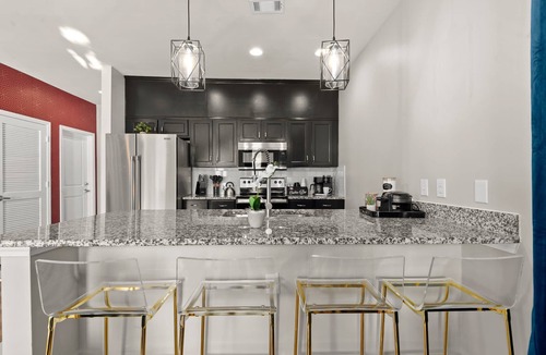 Oxford House | Stay Together! 2 Homes+Pool+Shuttle 9BR Oxford!