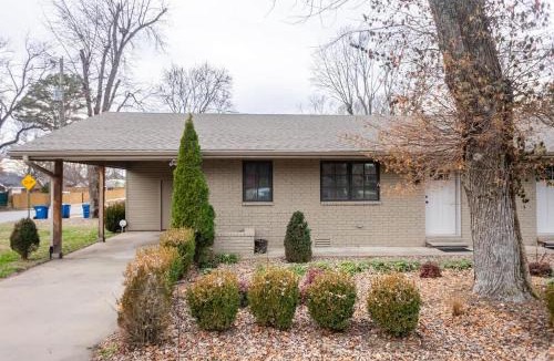Downtown Apartment | Steps to Bentonville Square & Trails