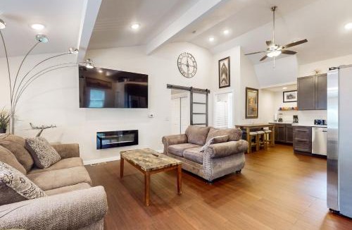 North Hudson House | Steps to Dtwn & St Croix River! 'Stucco House'