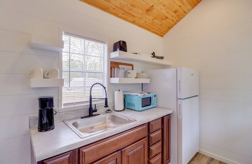 Tumbling Shoals Cabin | Steps to Greers Ferry Lake: Tumbling Shoals Cabin!