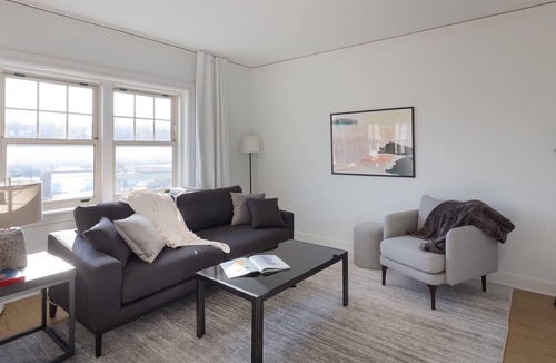 Midtown - Westport Apartment | Steps to Shops, Eats | Easy Access + W&D | Zencity