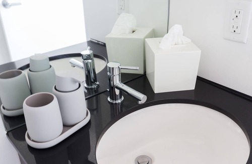 Midtown - Westport Apartment | Steps to Shops, Eats | Easy Access + W&D | Zencity