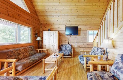 Warrens House | Steps to Three Bears Resort! Outdoorsy Escape