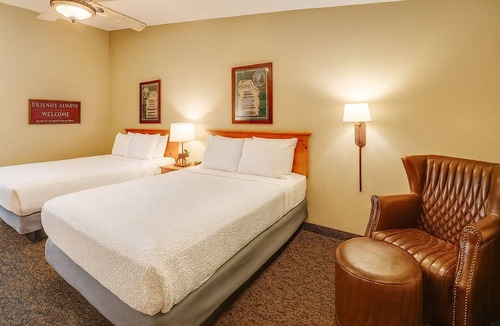 Moline Hotel | Stoney Creek Moline Stay w/Onsite gym | 1 King Bed | 4.0 mi to Figge Art Museum