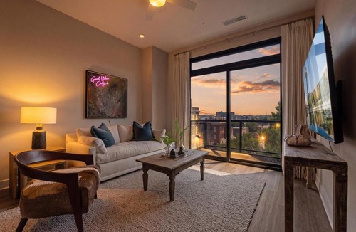 Old City House | Street Getaway Prime Location in Knoxville