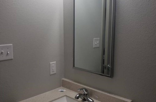 Park Forest - LA North Apartment | Studio, 1 King Bed, Kitchenette - Non-Smoking