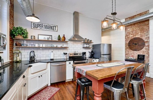 Hermann House | Studio 1892 Guesthouse Step out front door into Historic Downtown Hermann!