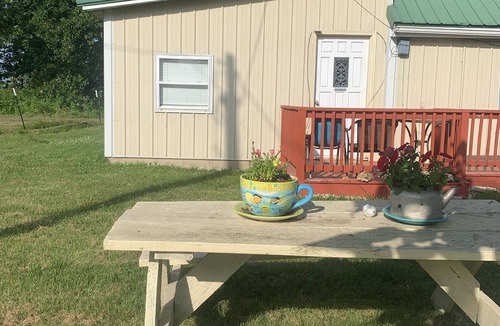 Salem Apartment | Studio Apartment with full kitchen sleeps 3
