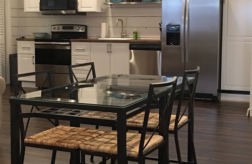 Ellendale Apartment | Studio Cottage in the heart of Memphis